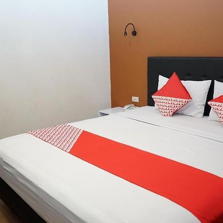 Ren'Z Hotel Pangkal Pinang Exterior photo
