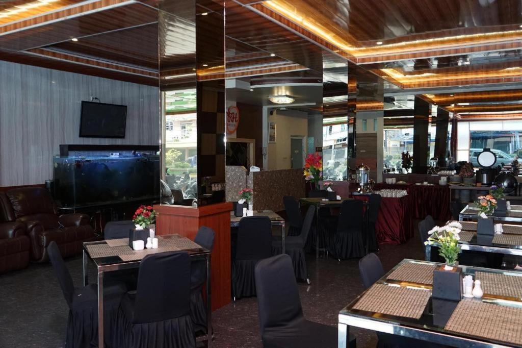 Ren'Z Hotel Pangkal Pinang Exterior photo