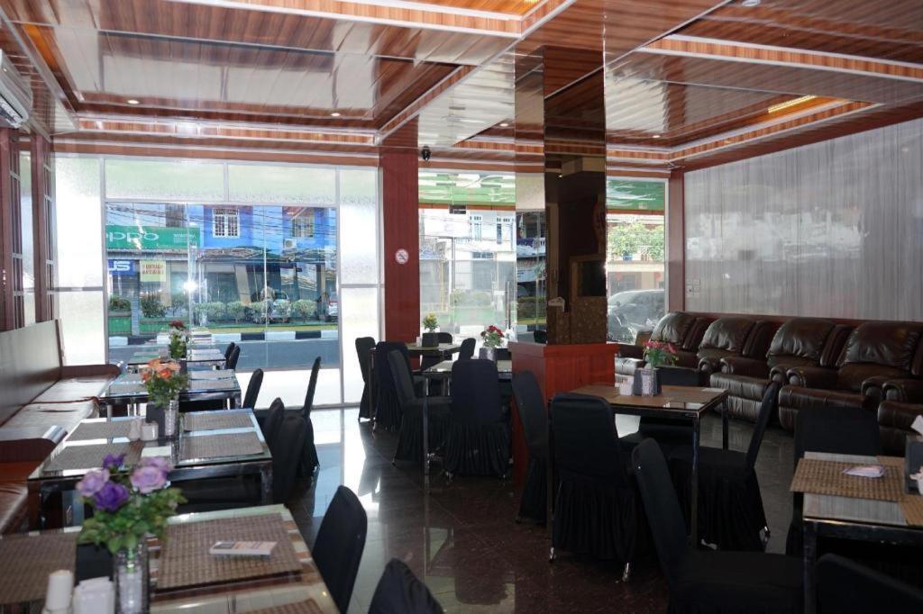 Ren'Z Hotel Pangkal Pinang Exterior photo